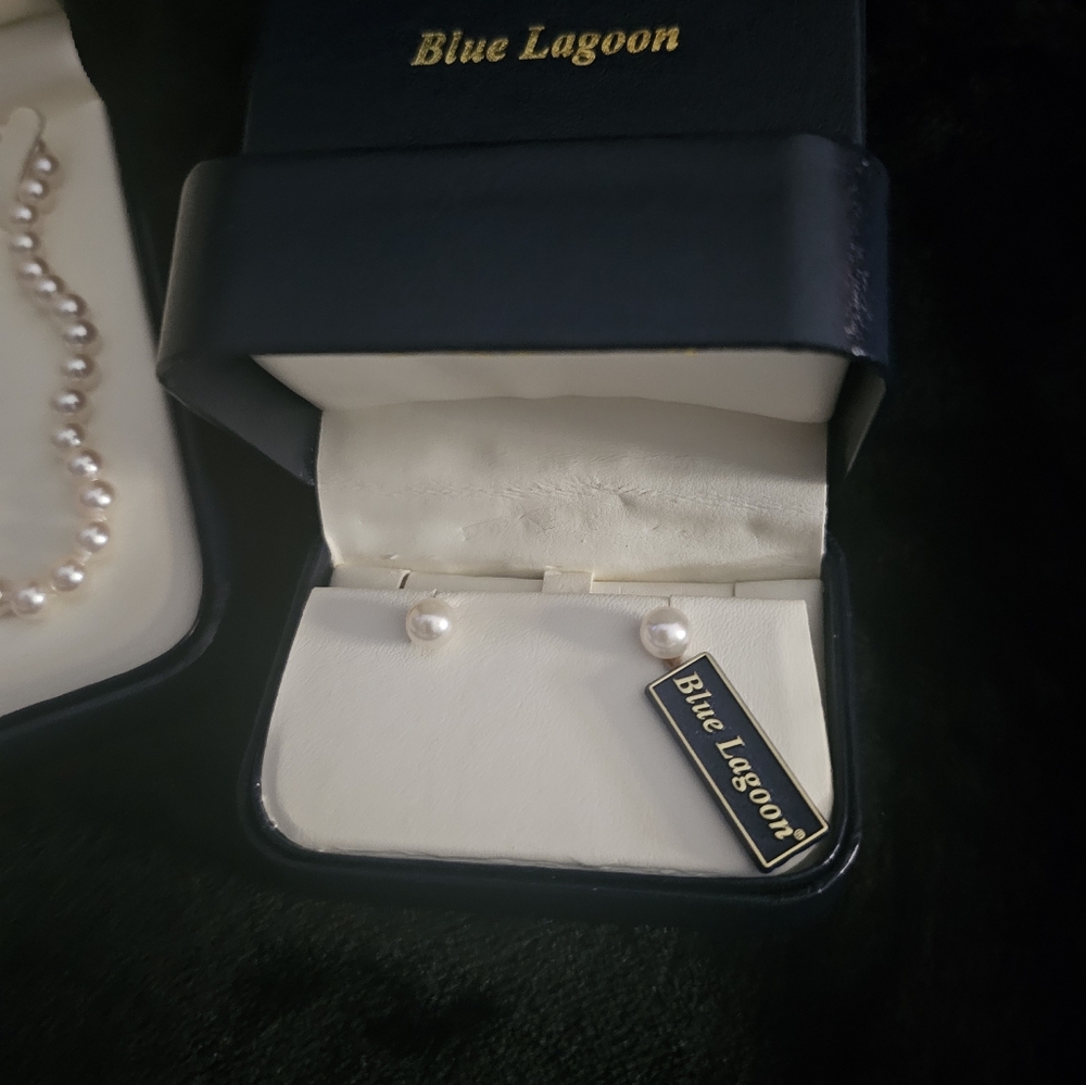 Blue Lagoon Mikimoto Gold 6mm pearl stud earrings